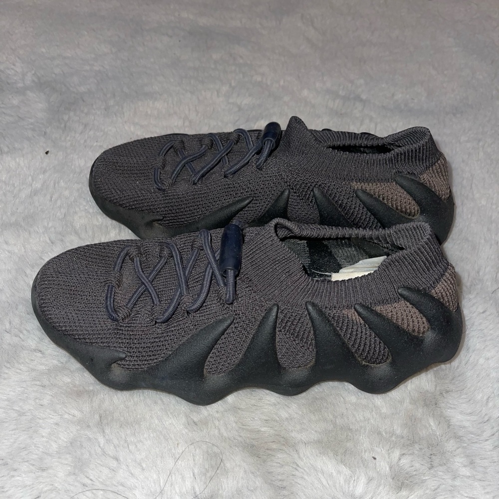 Kids YEEZY 450 “DARK SLATE” like new size 1!!